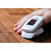 Oxymtre de pouls Oxy 200 microlife in use